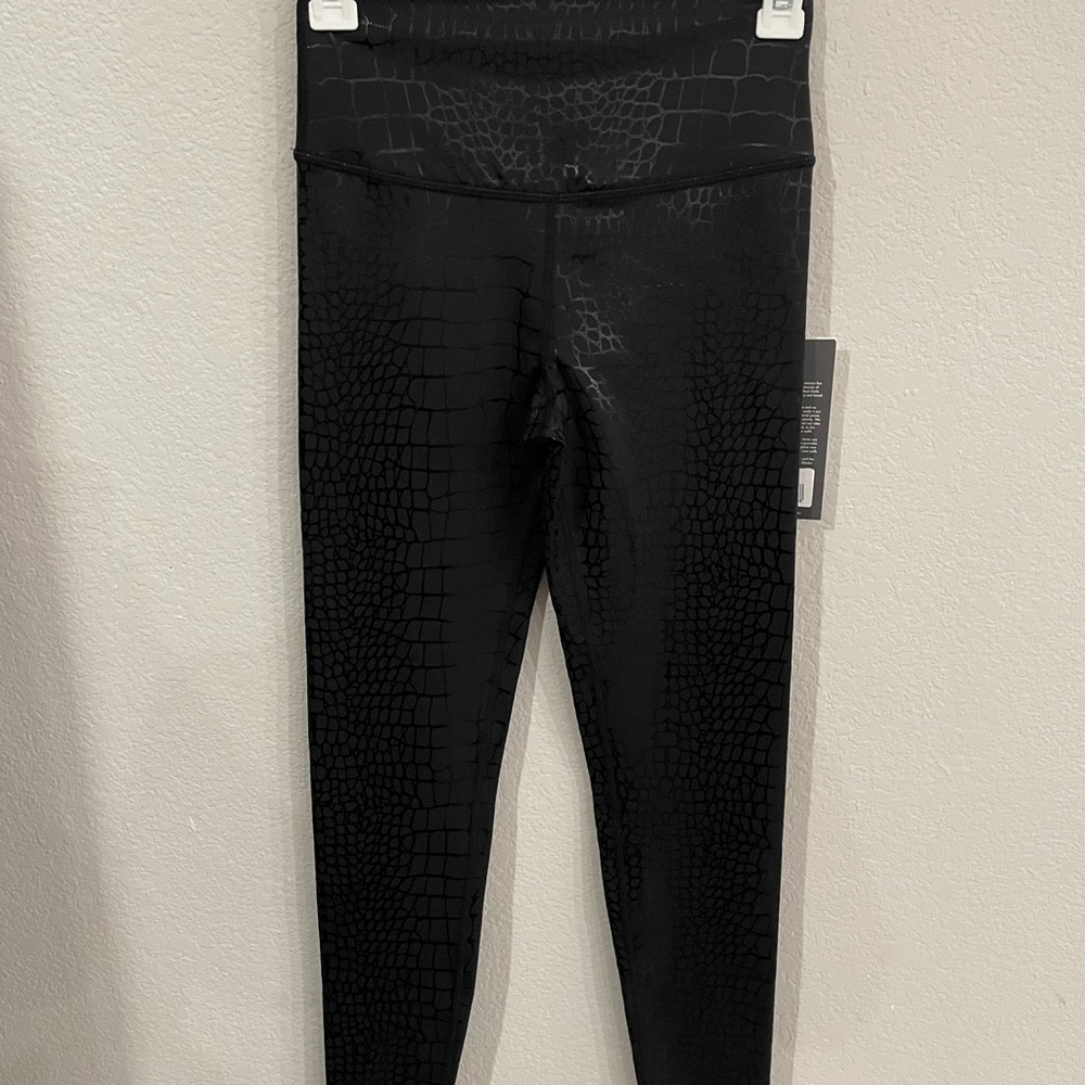NWT GLYDER Sultry Black Gator Print Shimmery Leggings Women’s size XS Retail $78